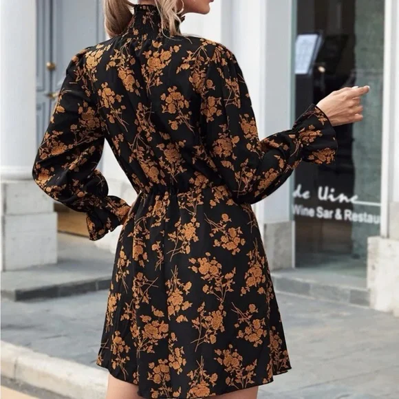 Hi-neck Fall Dress - Picture 3 of 4